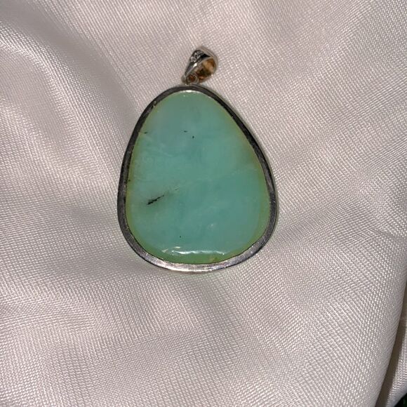 Green Aventurine Quartz Pendant - Picture 2 of 2